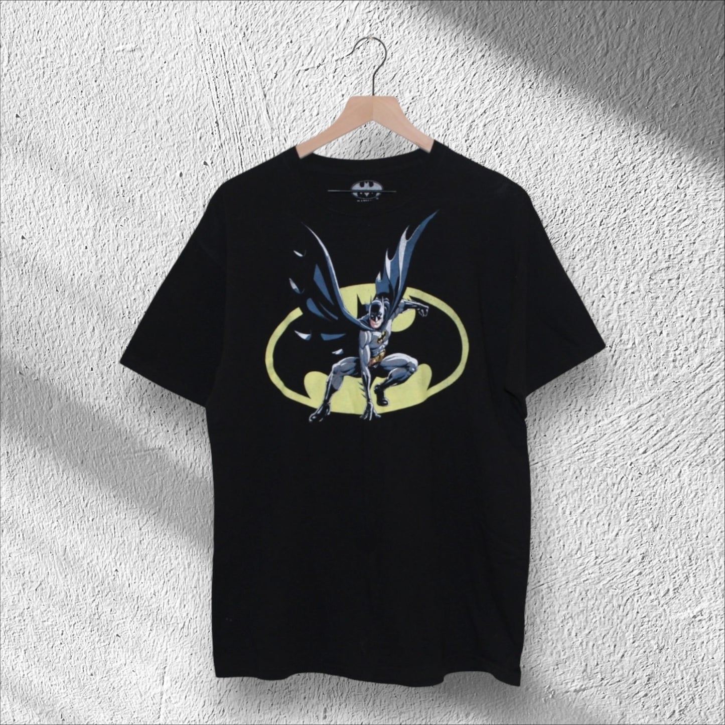 Batman Retro Graphic Shirt DC Comics Large