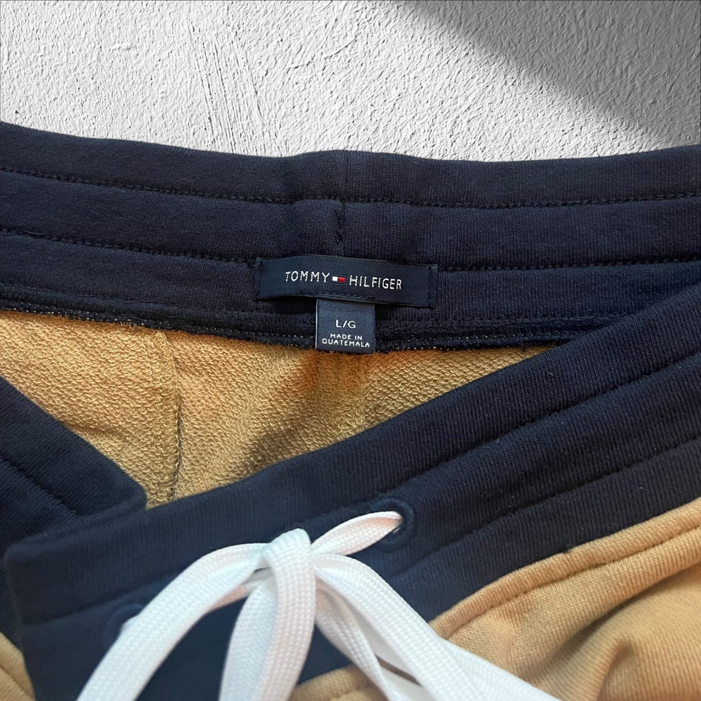 Tommy Hilfiger Drawstring Sweatshorts Tan Cotton – Size Large