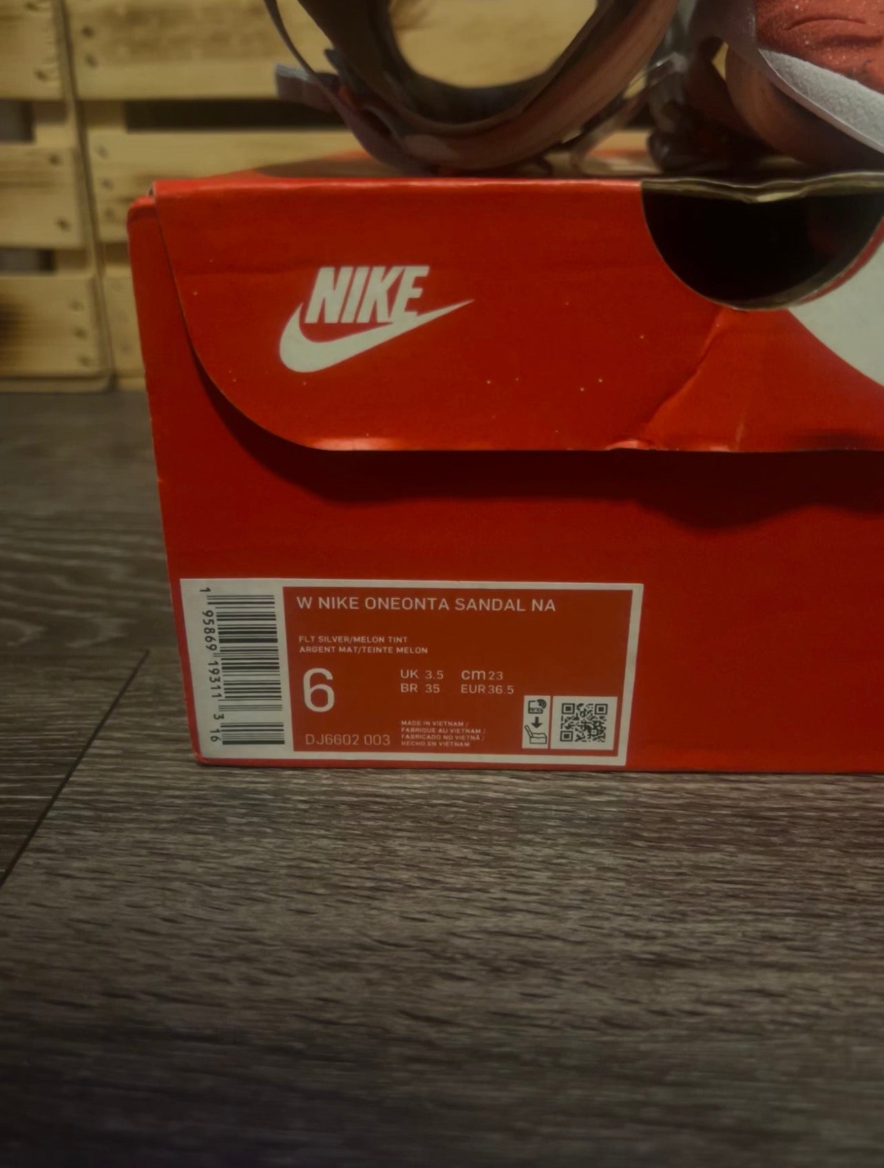Nike Trail Oneonta Hiking Sandal Women’s Melon Tint Arctic Grey Size 6