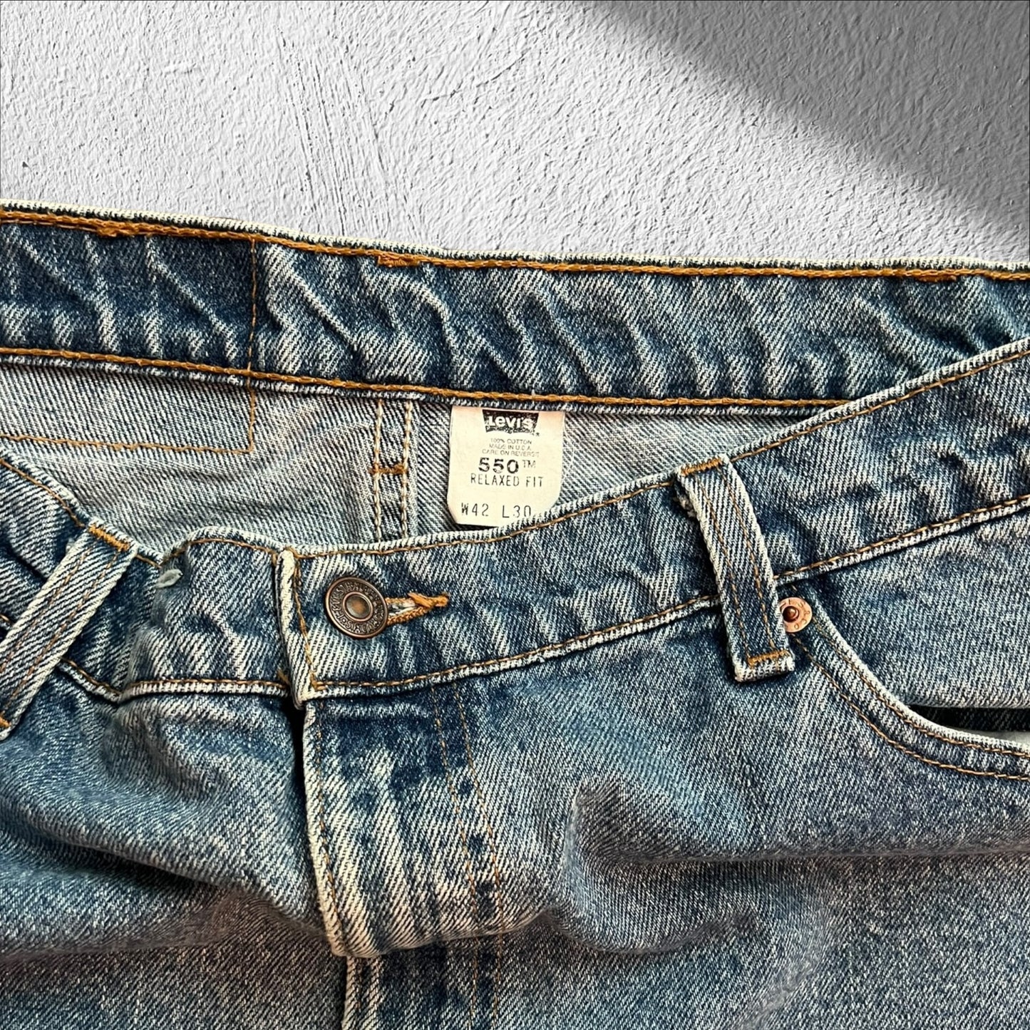 Vintage 90s Levi’s 550 Relaxed Fit Jeans – Size 40x30 – Made in USA