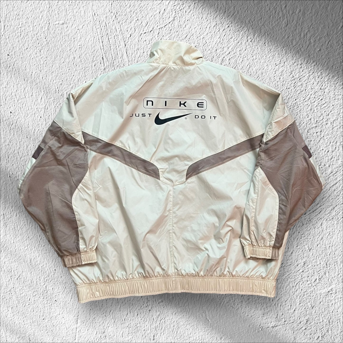 Nike Sportswear Retro Oversized Windbreaker Brown/Tan – Women’s XL