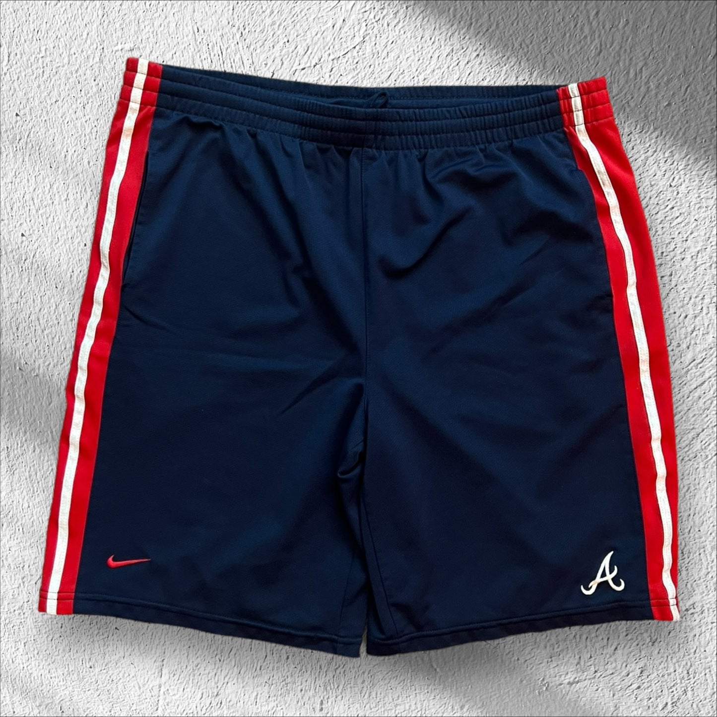 Vintage Y2K Atlanta Braves Nike Team Shorts (Fits 36”)