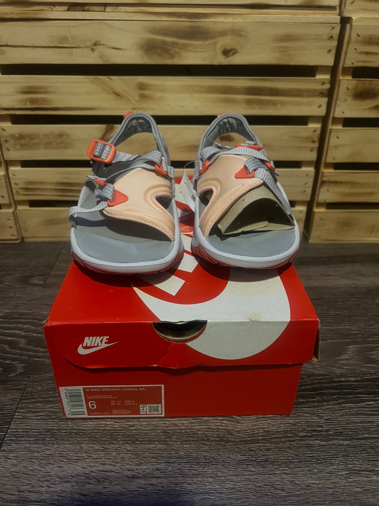 Nike Trail Oneonta Hiking Sandal Women’s Melon Tint Arctic Grey Size 6