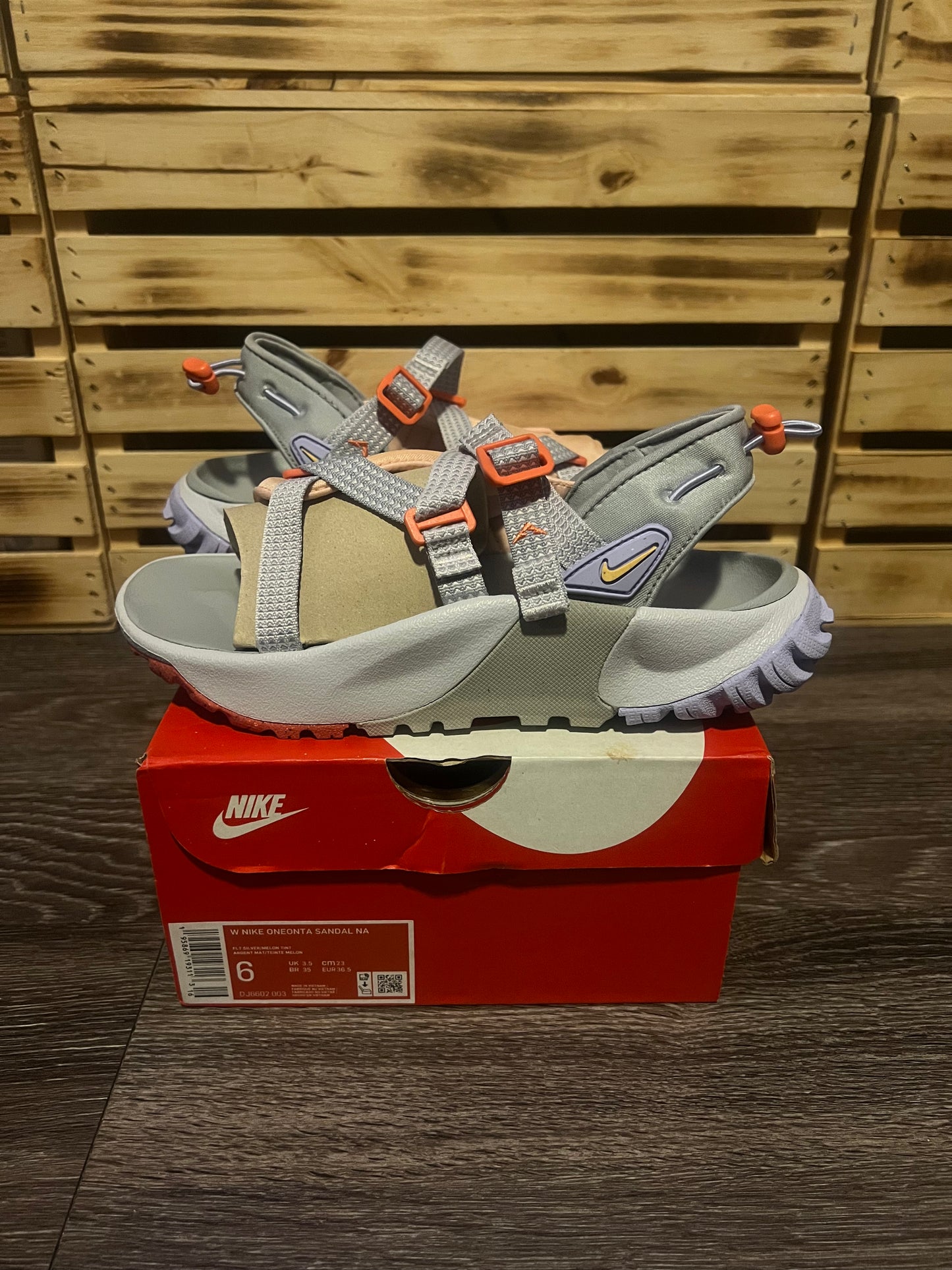 Nike Trail Oneonta Hiking Sandal Women’s Melon Tint Arctic Grey Size 6
