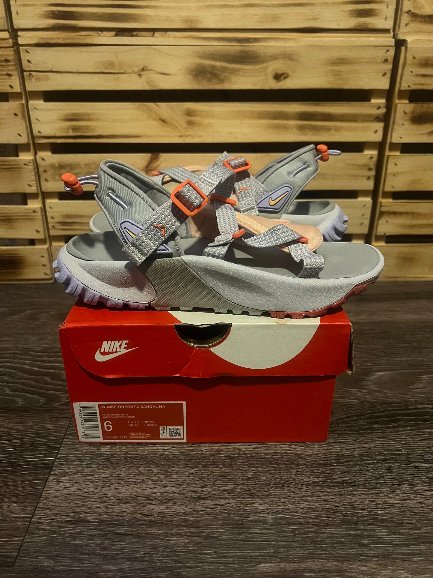 Nike Trail Oneonta Hiking Sandal Women’s Melon Tint Arctic Grey Size 6