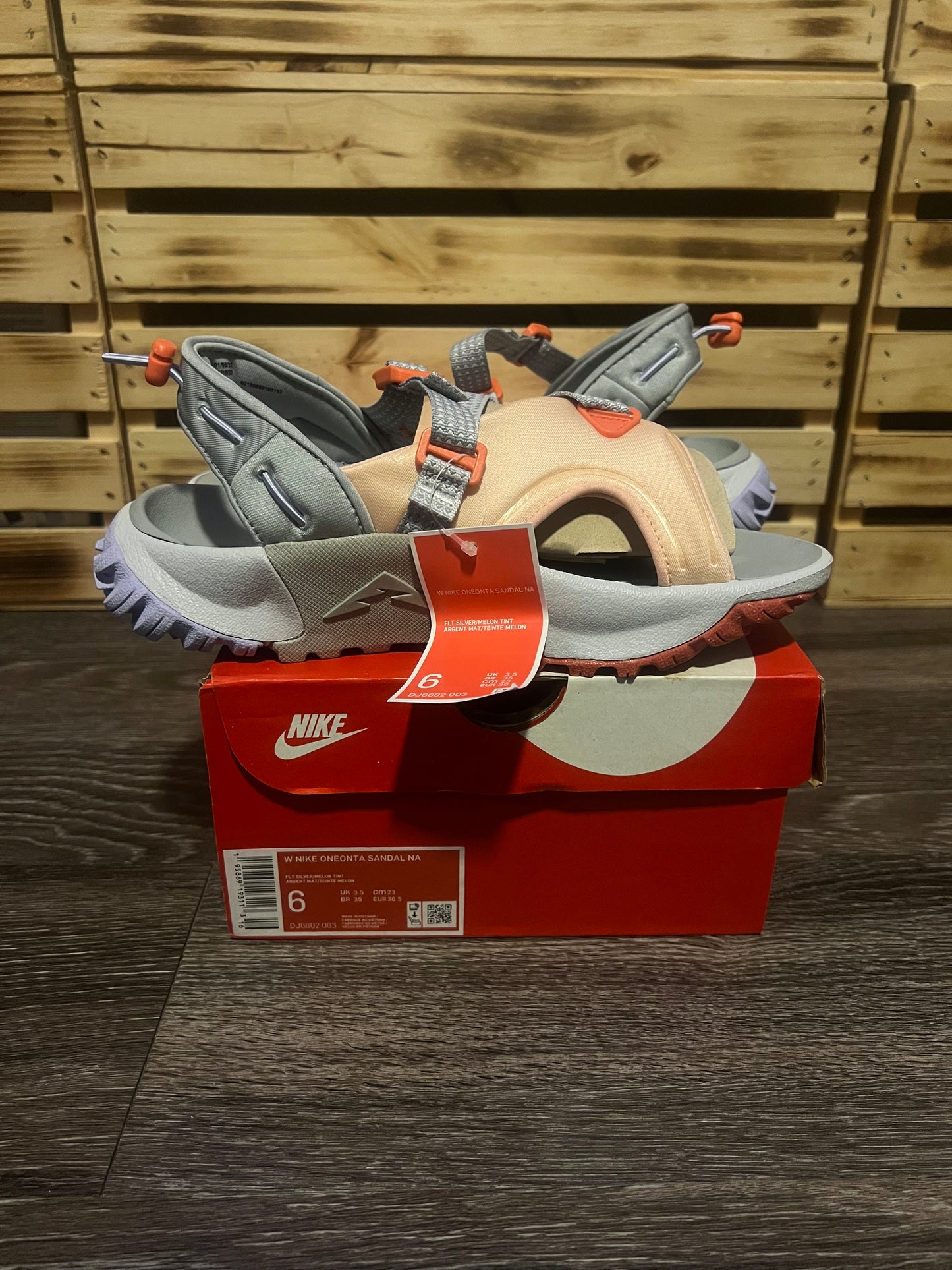 Nike Trail Oneonta Hiking Sandal Women’s Melon Tint Arctic Grey Size 6