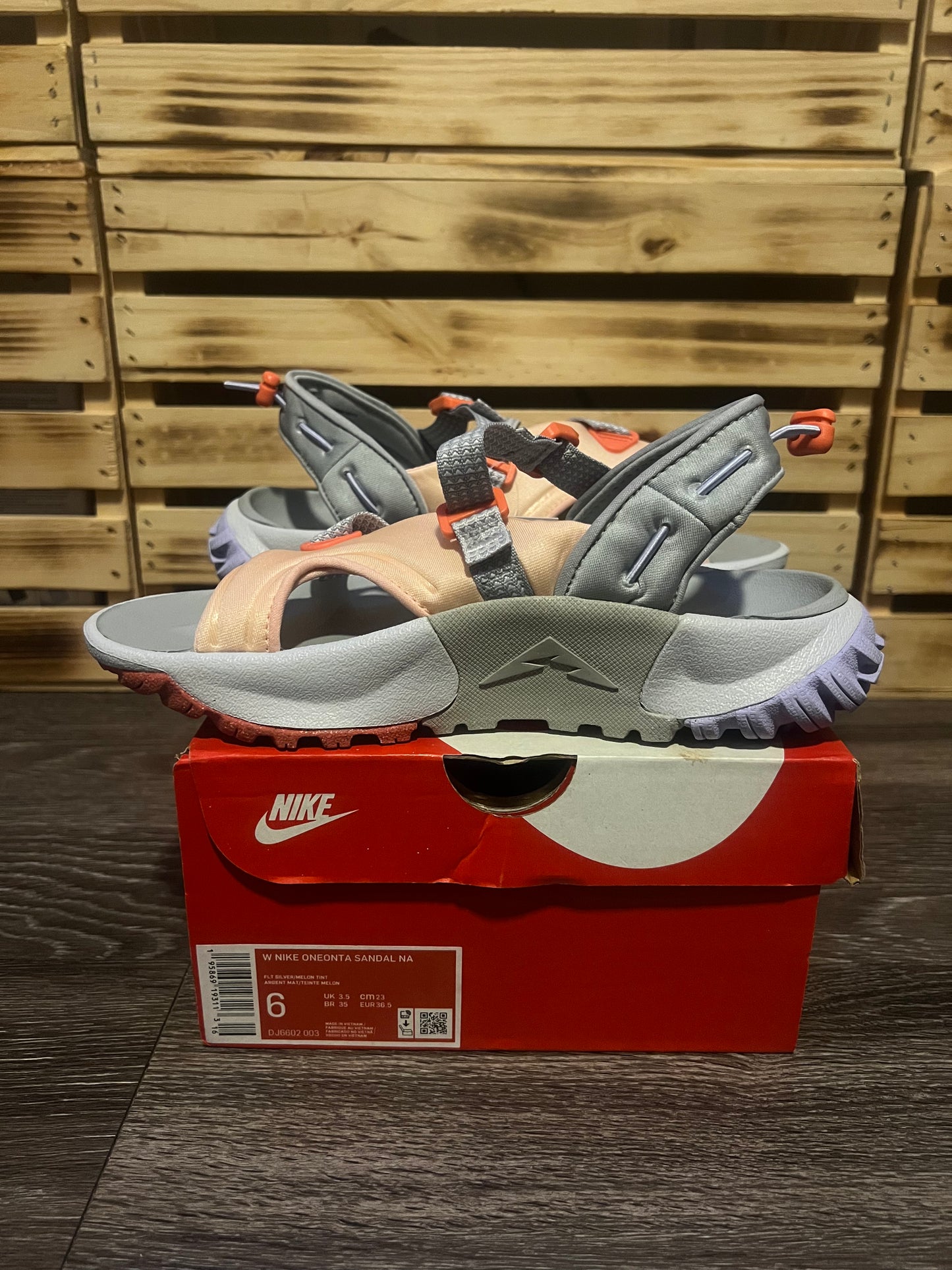 Nike Trail Oneonta Hiking Sandal Women’s Melon Tint Arctic Grey Size 6