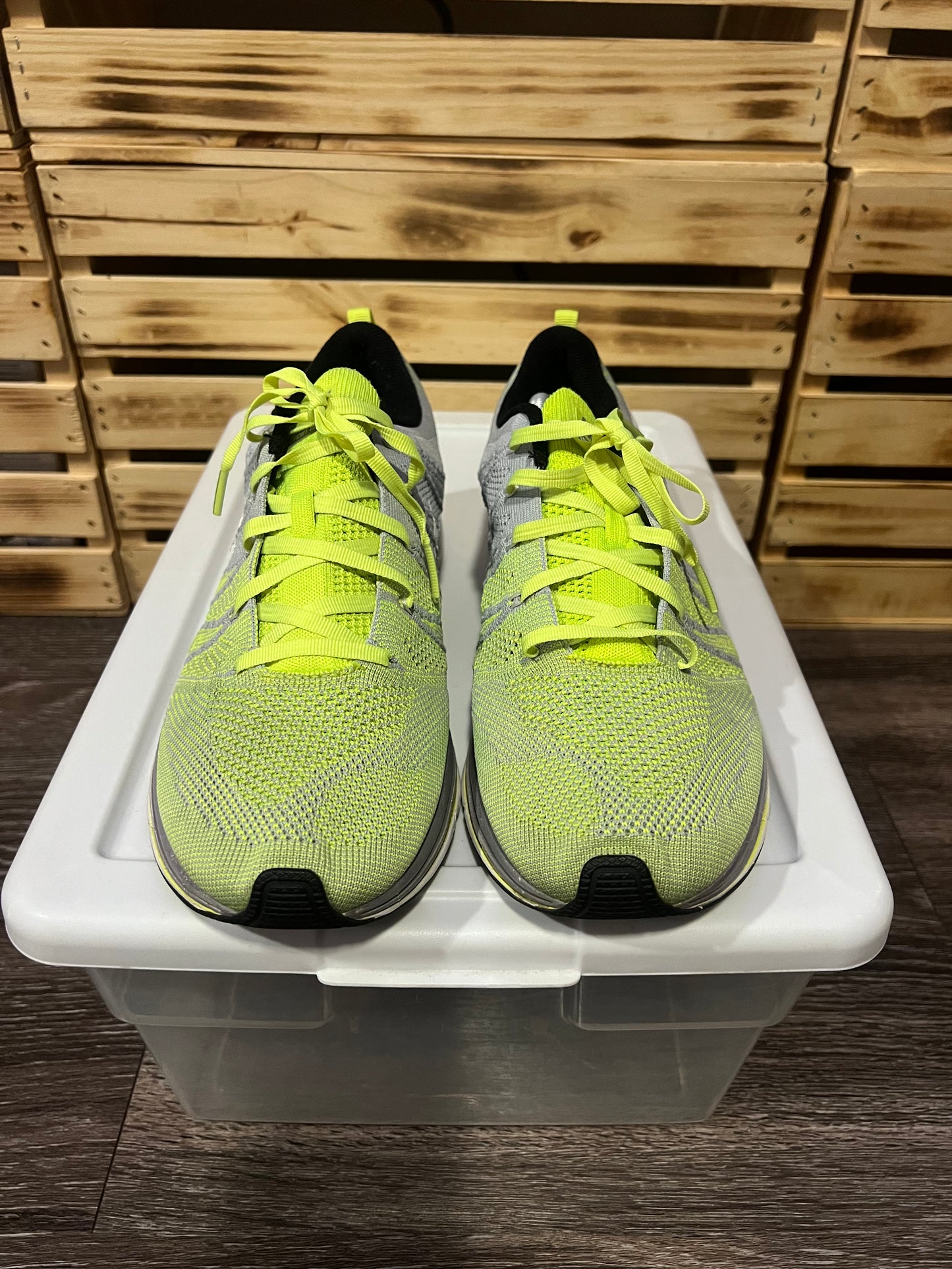 Nike Flyknit Trainer Volt Green Gray Size 11.5