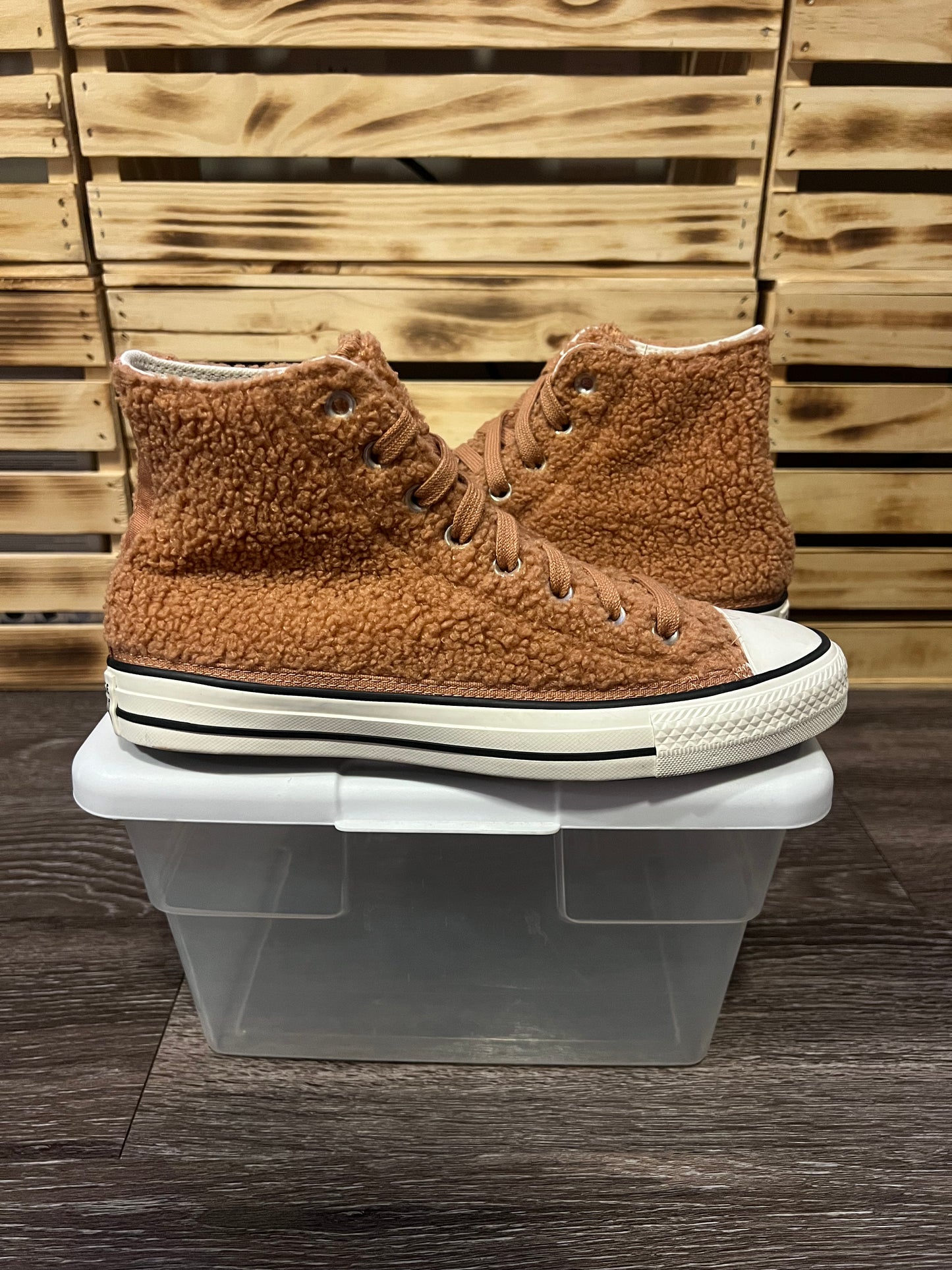 Converse Chuck Taylor All Star Hi Cozy Club Brown Teddy Bear Size 7.5