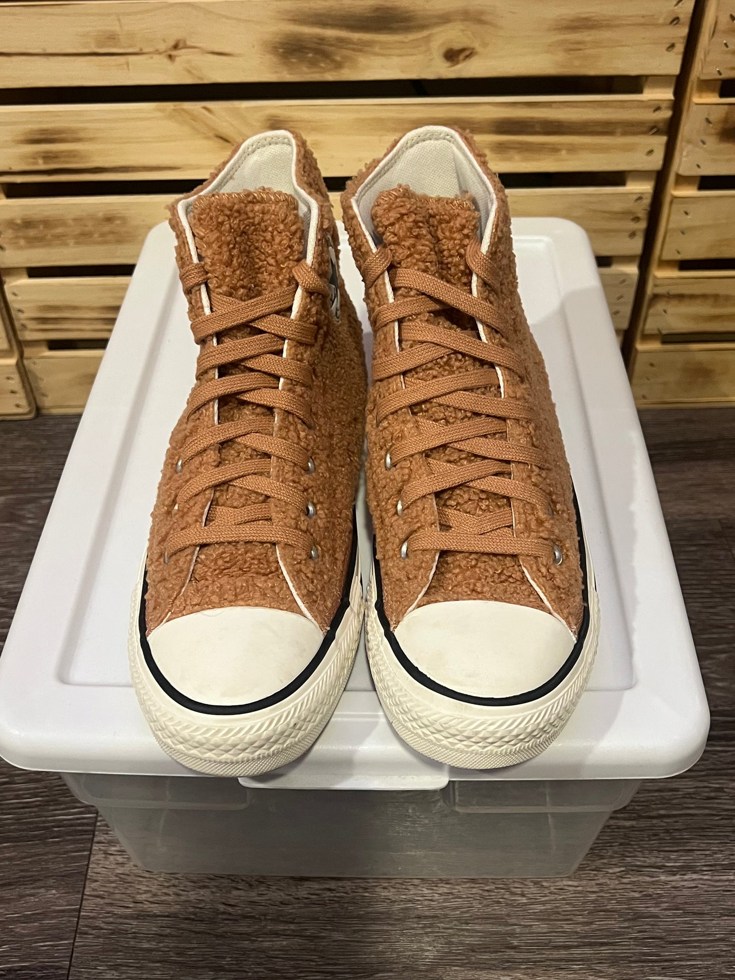 Converse Chuck Taylor All Star Hi Cozy Club Brown Teddy Bear Size 7.5