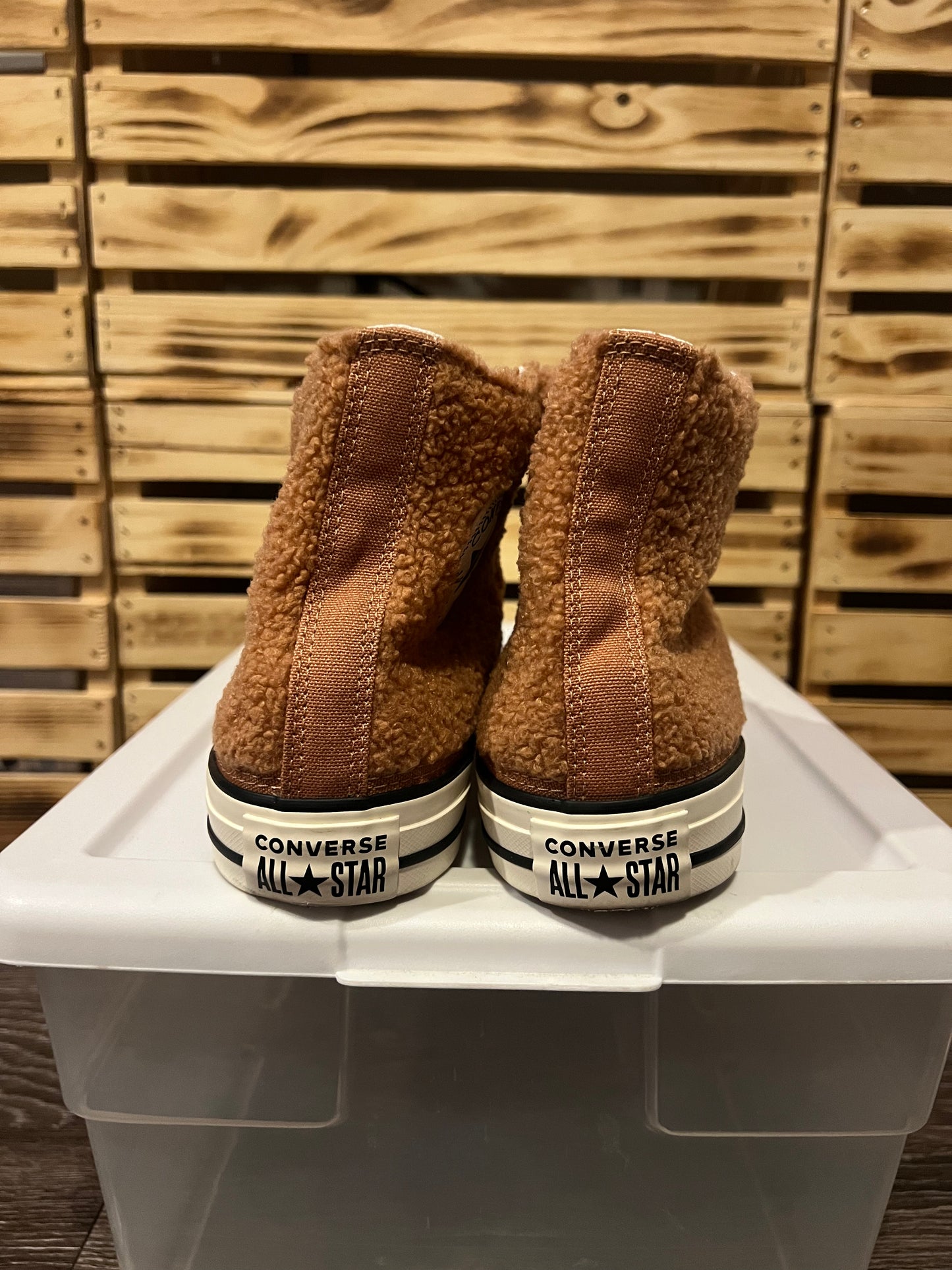 Converse Chuck Taylor All Star Hi Cozy Club Brown Teddy Bear Size 7.5