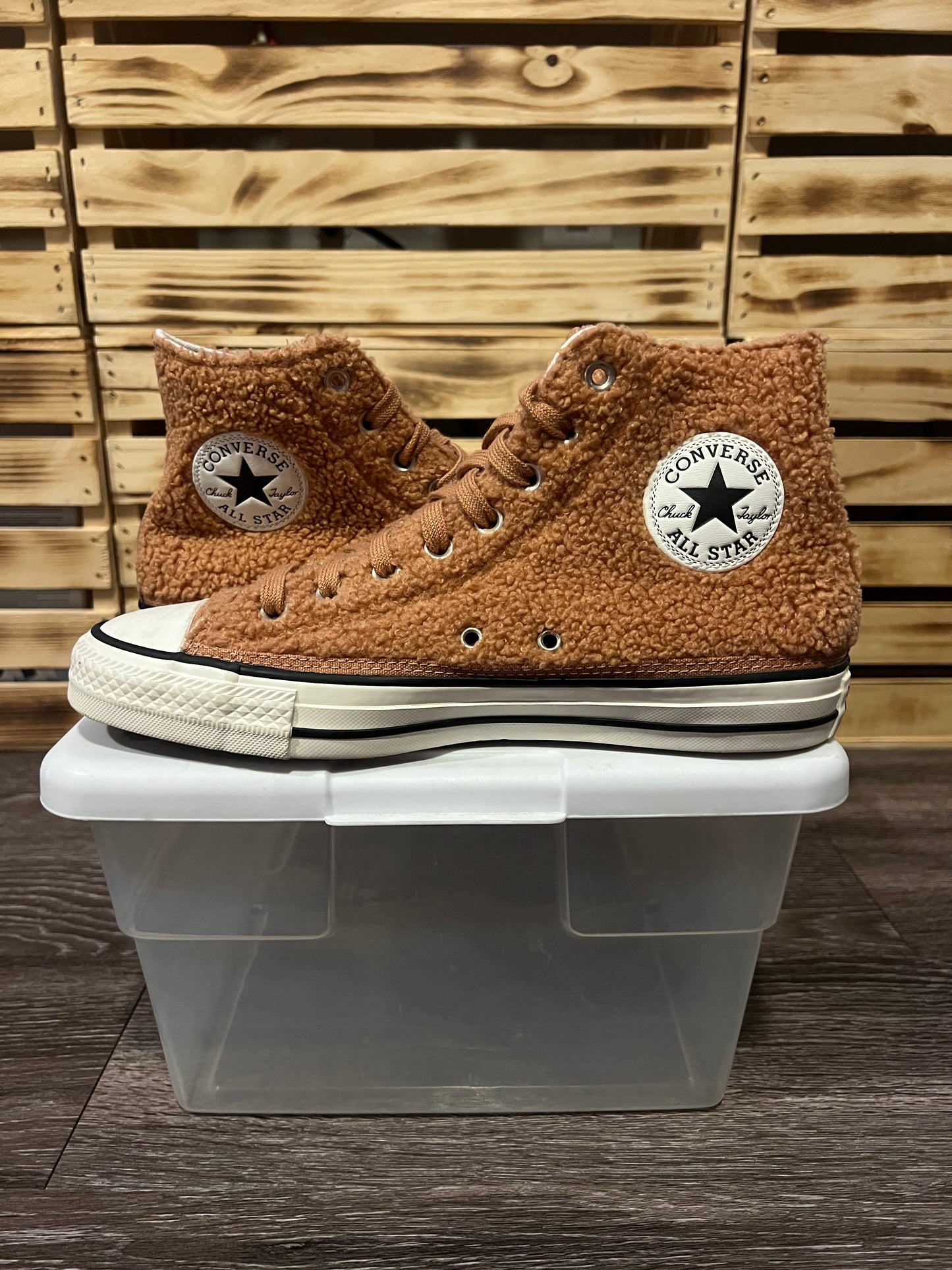 Converse Chuck Taylor All Star Hi Cozy Club Brown Teddy Bear Size 7.5