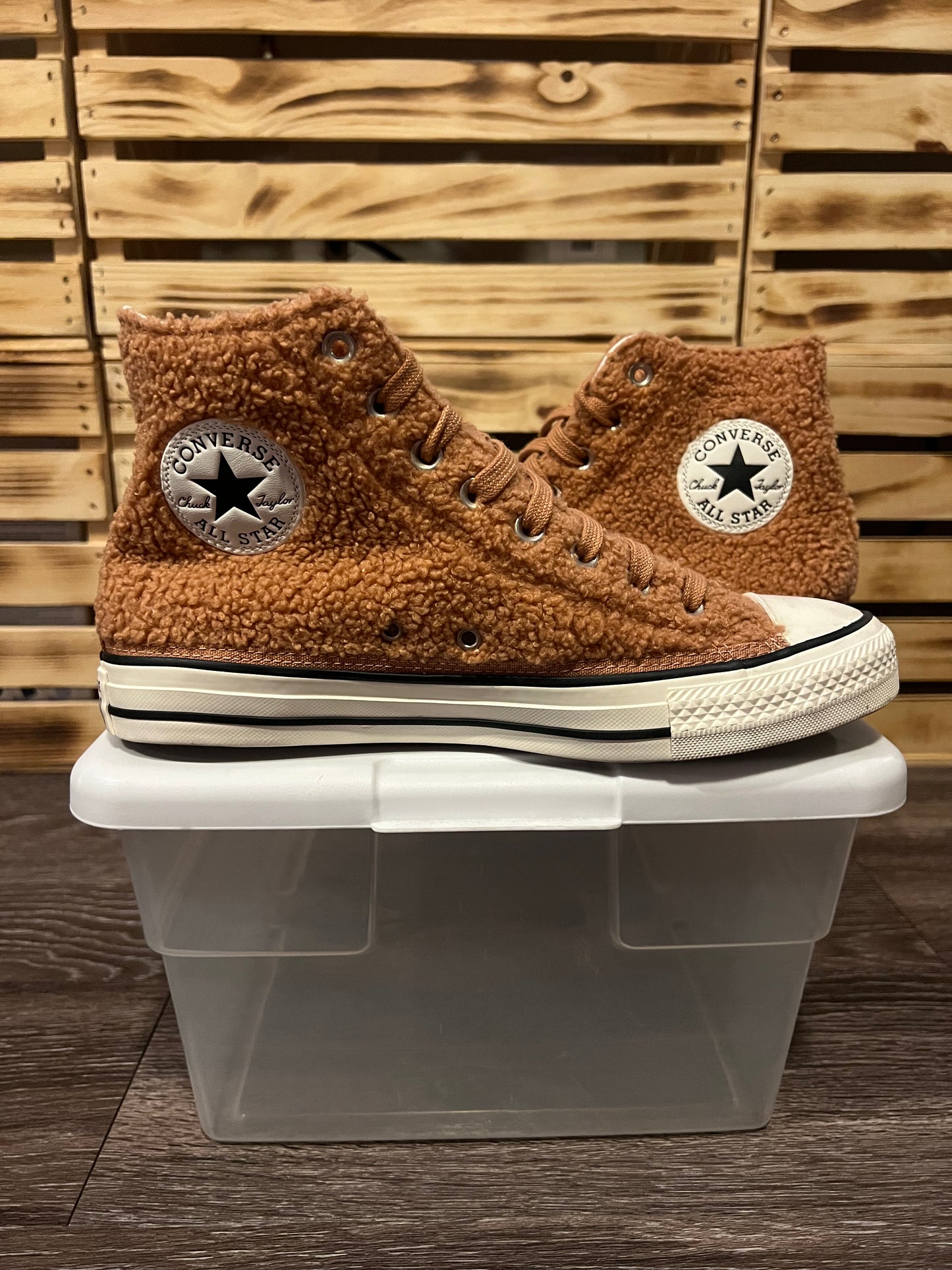 Converse Chuck Taylor All Star Hi Cozy Club Brown Teddy Bear Size 7.5